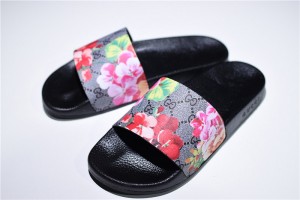 Gucci Leather Slide Sandal with Flower